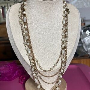 Elegant Pearl and Gold Layered Necklace